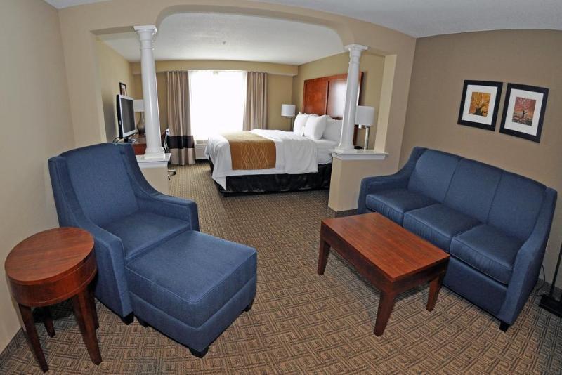 Comfort Inn & Suites Sturbridge-Brimfield エクステリア 写真