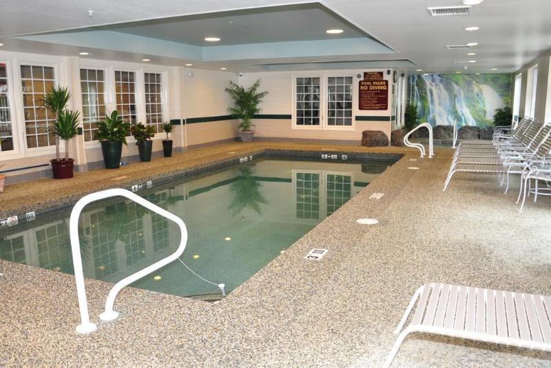 Comfort Inn & Suites Sturbridge-Brimfield エクステリア 写真