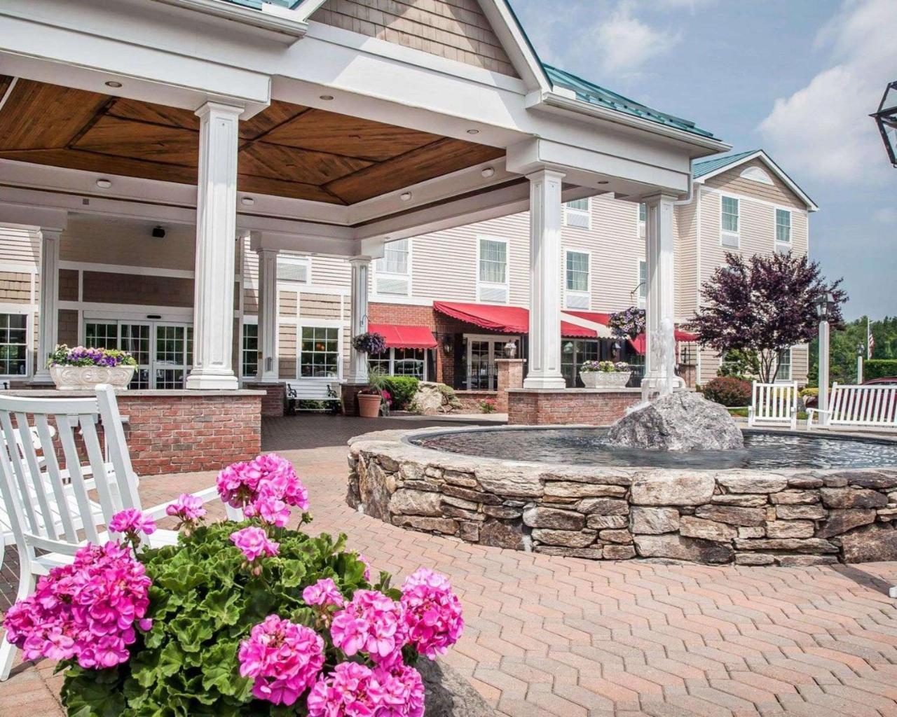 Comfort Inn & Suites Sturbridge-Brimfield エクステリア 写真